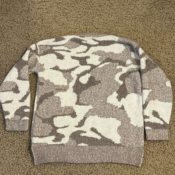 ADORA Women’s Camo sweater Medium - Picture 6 of 6
